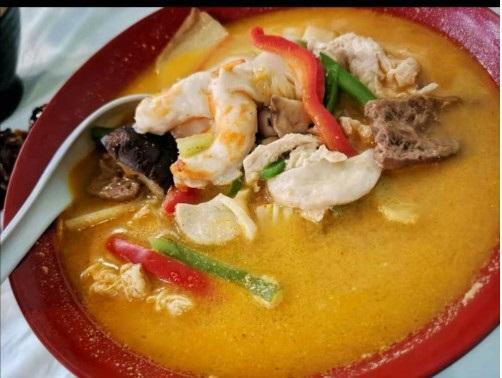 Spicy Shrimp Chicken Beef Ramen